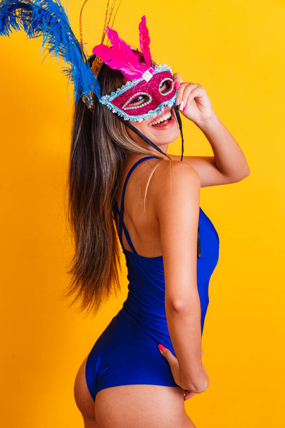 Beautiful woman dressed for the carnival night. Smiling woman ready to enjoy the carnival with mask - Photo, image