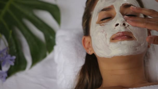 Woman getting facial treatment - 映像、動画