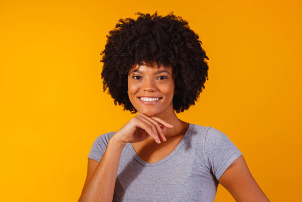 Beautiful african american girl with an afro hairstyle smiling - Fotoğraf, Görsel