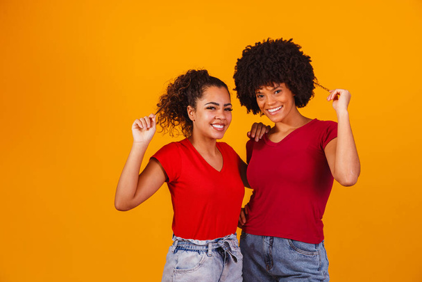 Young beautiful and happy afro female friends smiling to the camera. - Φωτογραφία, εικόνα