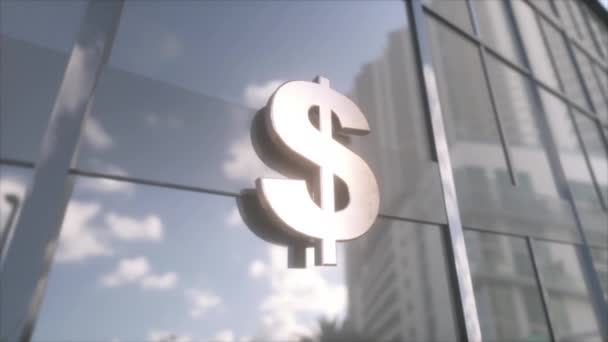 Dollar valuta symbool op een moderne glazen wolkenkrabber. Gespiegeld hemel en stad op moderne gevel. Bedrijfs- en financieringsconcept. - Video