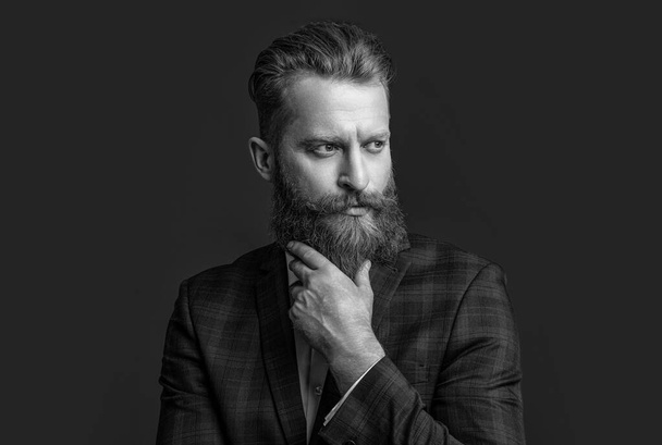 charismatic formal man in menswear isolated on red. formal man in menswear at studio. formal man in menswear on background. photo of formal man in menswear with beard. - Foto, Imagem