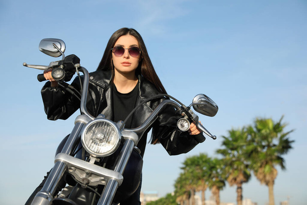 Beautiful young woman riding motorcycle on sunny day - Valokuva, kuva