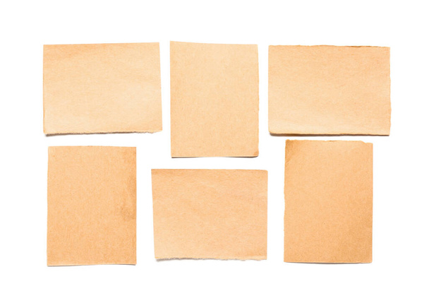 Kousky papíru listy izolované na bílém pozadí - Fotografie, Obrázek
