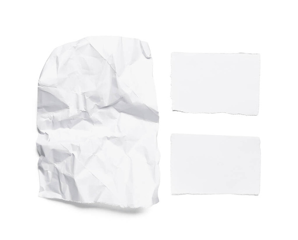 Suave e vincos pedaços de folhas de papel isoladas sobre fundo branco - Foto, Imagem