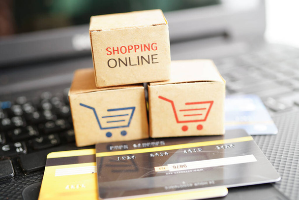 Online shopping, Shopping cart box with credit card , import export, finance commerce. - Foto, Imagen