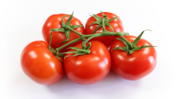 bunch of red tomatoes, close-up, isolated on a white background - Φωτογραφία, εικόνα