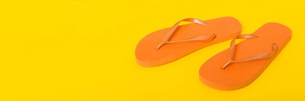 Beach accessories. Flip flops and starfish on colored background. Top view Mock up with copy space. - Photo, image