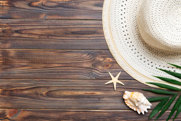Summer holidays. Summer concept with straw hat and tropical leaf. Flat lay, top view, copy space. - Valokuva, kuva