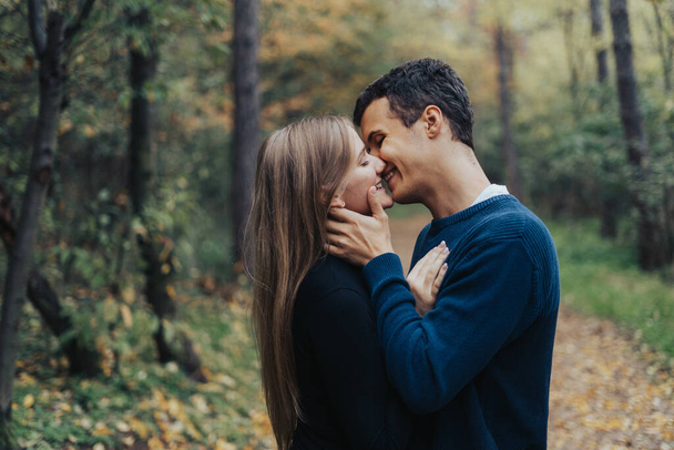Romantic young couple kissing in a forrest - Foto, Imagem