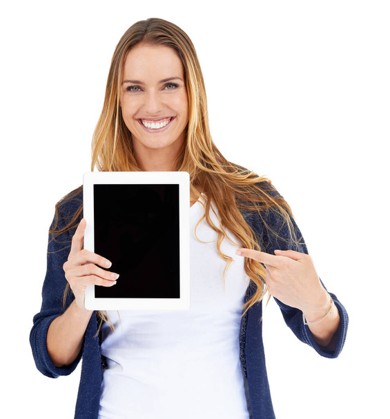 Жінка вказує, планшет макет і портрет ізольовані на білому тлі для веб-реклами, екрану і простору. Щаслива людина, модель або цифровий користувач на презентації технологій або додатку в студії
. - Фото, зображення