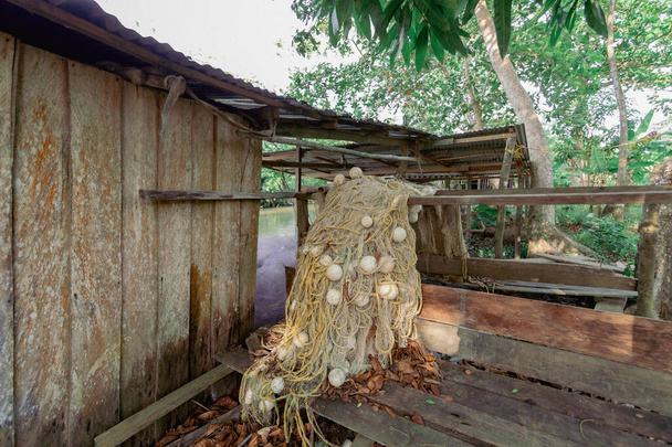 Casas en medio del bosque y su fachada. Colombia.  - Foto, Imagen