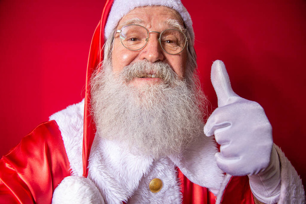Santa Claus making selfie photos. Christmas night. Gift delivery. Enchanted dreams of children. - Valokuva, kuva