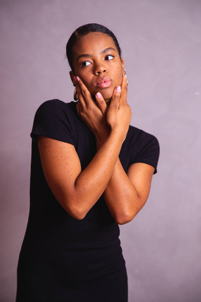 Black woman. Black woman portrait in photo studio - Fotografie, Obrázek
