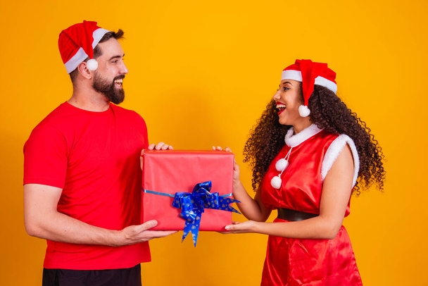 Young couple of lovers exchanging gifts on Christmas. Merry Christmas - Foto, imagen