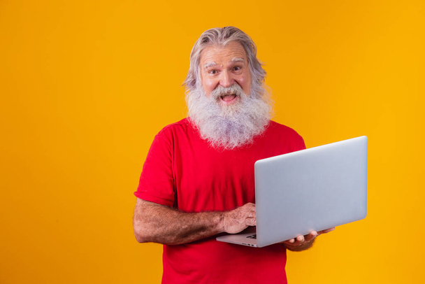 Elderly man working with laptop. - Фото, изображение