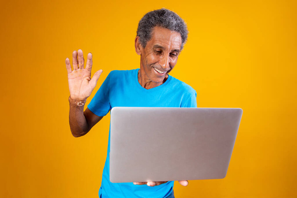 elderly man with laptop in video conference - Valokuva, kuva