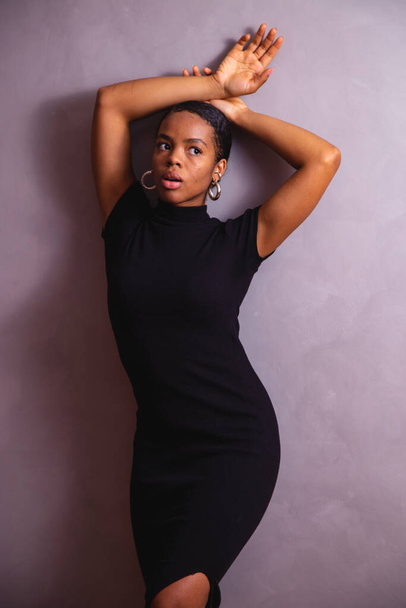 Black woman. Black woman portrait in photo studio - Фото, зображення