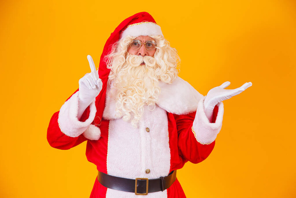 Santa Claus pointing in space for text. Discount, marketing, sales, advertising, gifts, time to sell gifts! Christmas is coming - Foto, Imagen