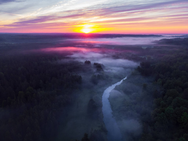 Drone's Eye View: Serene Sunrise Over Misty River and Woodland Landscape in Northern Europe - Zdjęcie, obraz