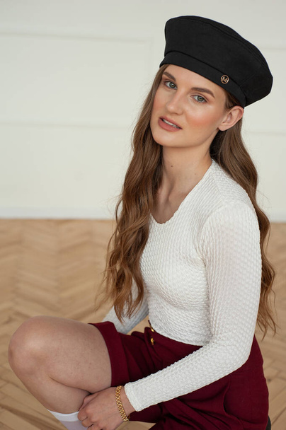 portrait of beautiful young woman in trendy beret.  - Foto, Bild