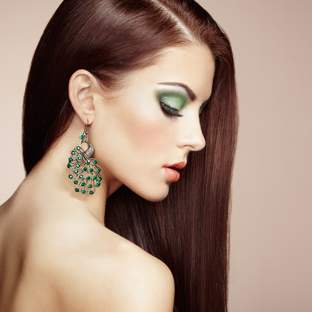 Portrait of beautiful brunette woman with earring - Foto, imagen