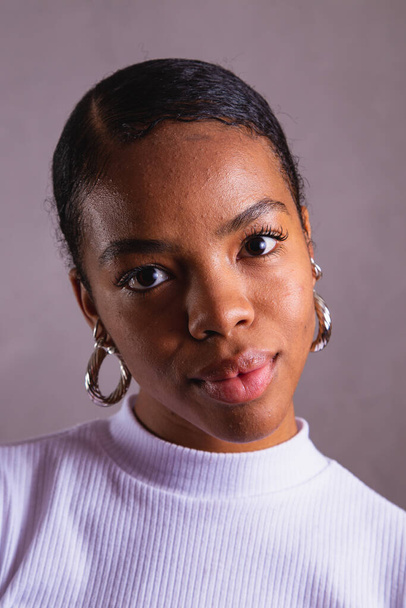 Black woman. Black woman portrait in photo studio - Foto, imagen