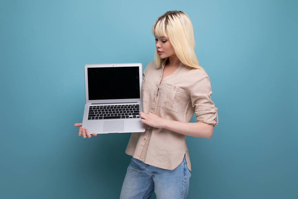smart blond young business woman demonstrates work on laptop. - Photo, Image