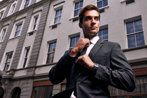 Ready to get down to business. a handsome businessman in a suit standing in a city setting - Foto, Imagen