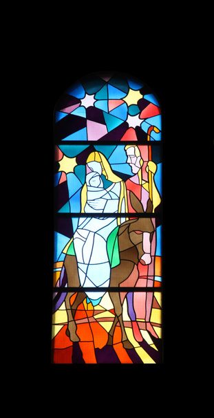 Fuite en Égypte, vitrail dans l'église paroissiale de St. James à Medugorje
 - Photo, image