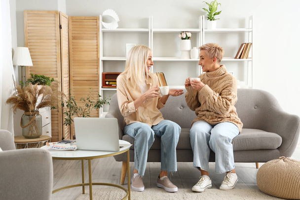 Mature women drinking tea at home - Foto, imagen