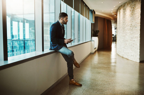 I think I just found a gap in the market. a young businessman looking thoughtful while using a digital tablet in a modern office - Foto, Imagen