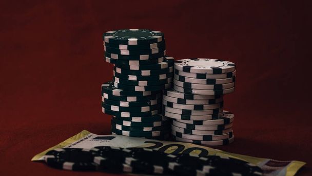 Stack of póker zseton nagy tétes kaszinó játékok - Fotó, kép