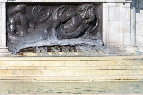 Fountain on Victoria Memorial outside Buckingham Palace London - Foto, immagini