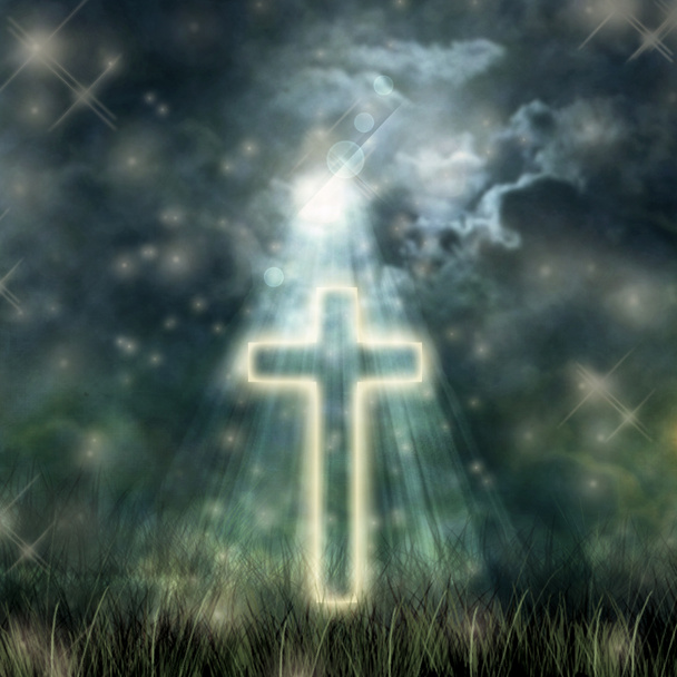 Святой Крест светится, яркая луна на темном небе, темные облака
 - Фото, изображение