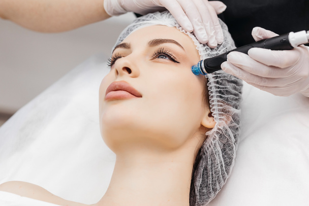Modern cosmetology. Close up of a modern device for hydrafacial procedure used for face cleansing - Photo, Image