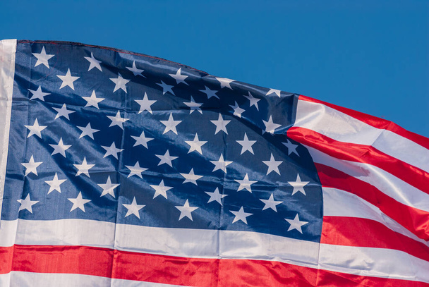 Amerykańska flaga na Dzień Pamięci, 4 lipca, Dzień Niepodległości, Koncepcja uroczystości. - Zdjęcie, obraz