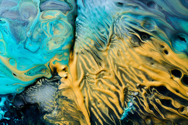 Абстрактный разноцветный фон. Роскошное искусство жидкости. Волны, брызги и пятна акриловых спиртовых чернил, краски под водой. Многоцветная мраморная текстура - Фото, изображение