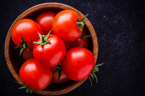 tomates cherry orgánicos frescos en un primer plano
 - Foto, imagen
