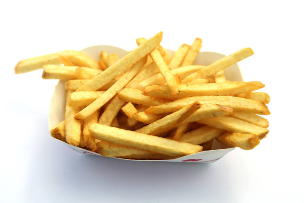 Lake Forest, Kalifornia - USA 2023. február 25. Burgereket ki-be. Sült krumpli. Sült krumplit eszünk egy Sült krumplis dobozban. Elszigetelve a fehérektől. Van hely sms-ezésre. Vágóút. Az emberek szeretik őket. - Fotó, kép