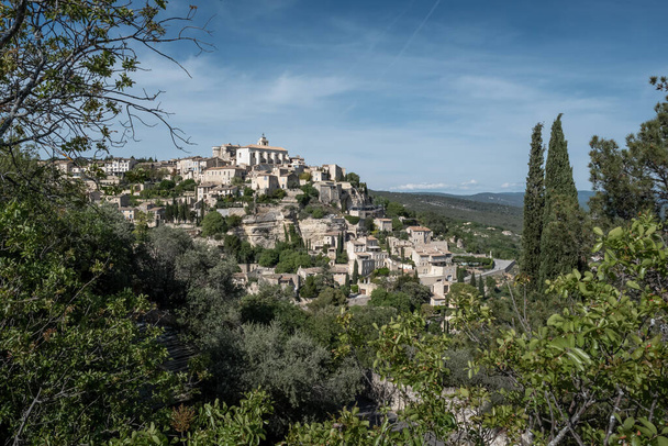 Southern charm with this outlook on Gordes in France - Foto, immagini