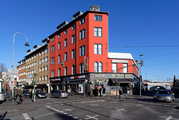 Кёльн, Германия 07 февраля 2023 года: здания, магазины и уличная жизнь в одеколоне ehrenfeld at venloerstrasse - Фото, изображение