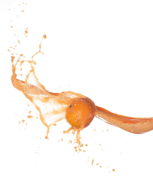 Orange Juice pouring down in Shape form line. Orange juicy hit full fruit fluttering explosion in air, liquid water splash spill like explosion droplet. White background isolated, stop motion freeze - Foto, Bild
