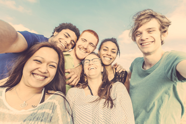 Multiracial Group of Friends Taking Selfie at Beach - Foto, Bild