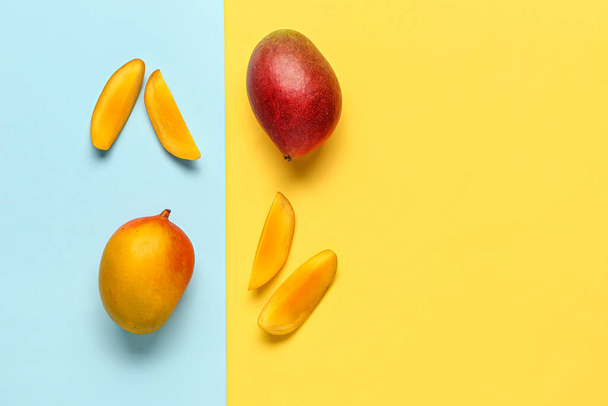 Fresh ripe mangoes on color background - Photo, Image
