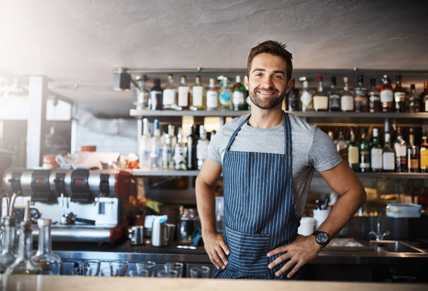 You like it, Ill make it. Portrait of a confident young man working behind a bar counter - Foto, Imagen