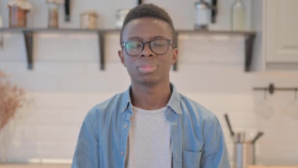 Reddedilen Genç Afrikalı adamdan Hoşlanmamanın Portresi - Video, Çekim