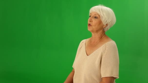 Mujer mayor hablando
 - Metraje, vídeo