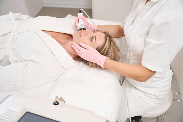 Woman on an effective non-surgical facelift, using the method of RF-lifting - Fotó, kép