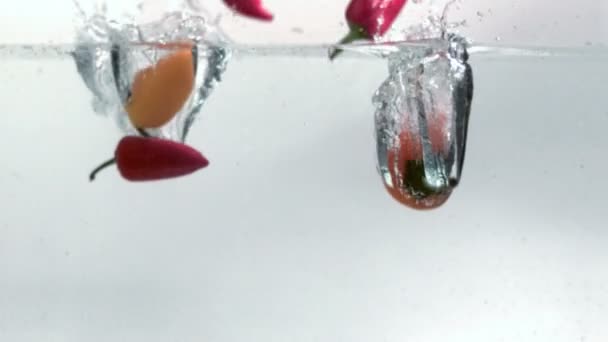 Splashing into water - Materiał filmowy, wideo